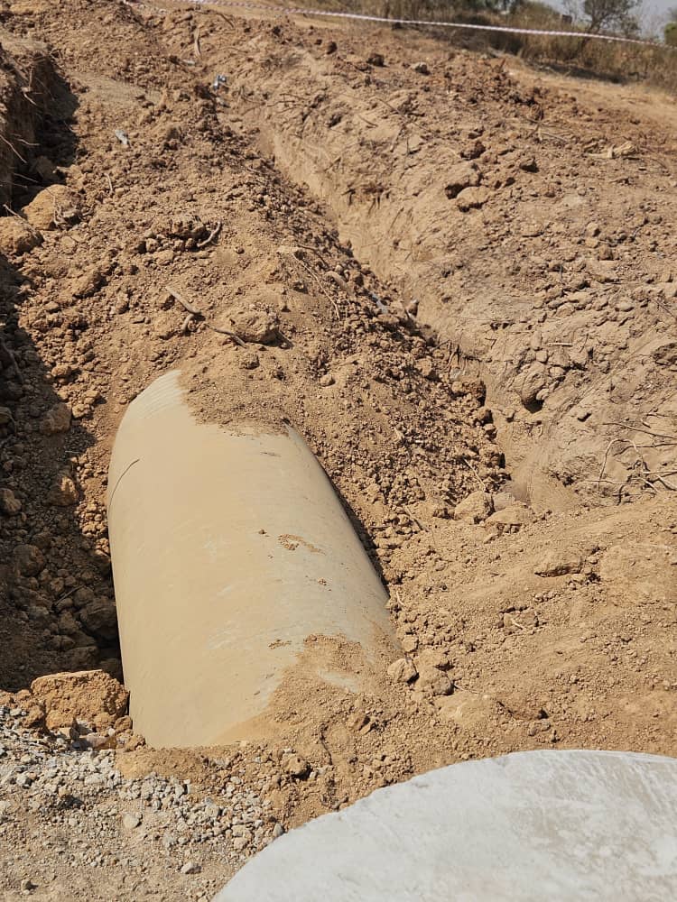 Minister Tawengwa tours Zengeza sewer rehabilitation project