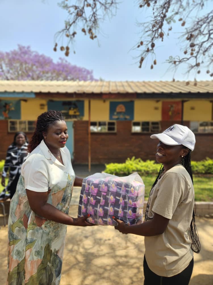 Mayor Donates Sanitary Pads to Hundreds